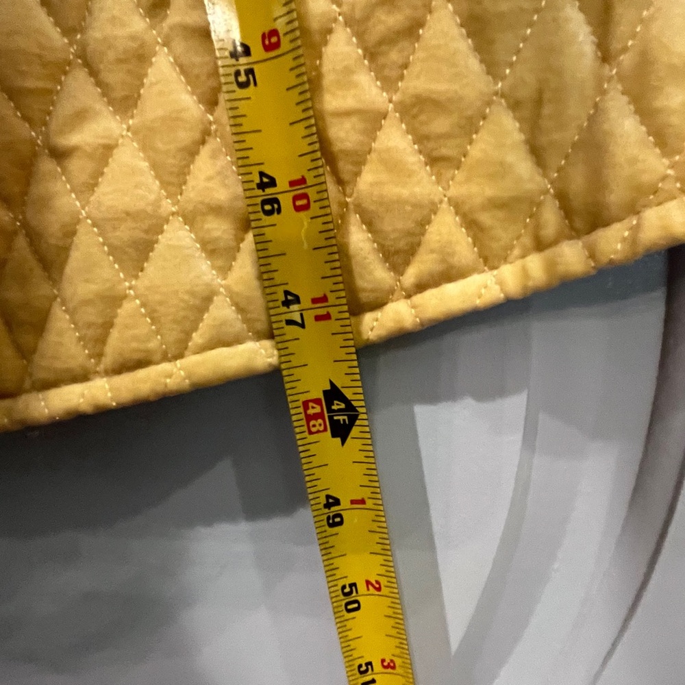 Soft Yellow Quilted velvet Tree Skirt. Gorgeous! Perfect for a pastel
Christmas! - Picture 6 of 7